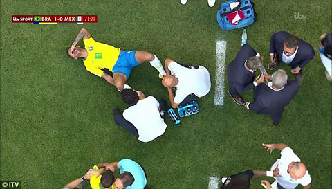 WORLD CUP 2018: Các chuyên gia, cựu cầu thủ đồng loạt chỉ trích màn ăn vạ thô thiển của Neymar ảnh 4